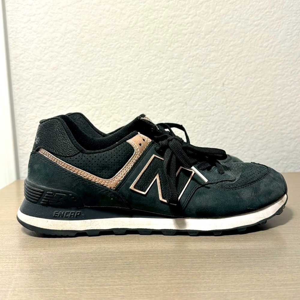 New Balance sneaker dusty pink details